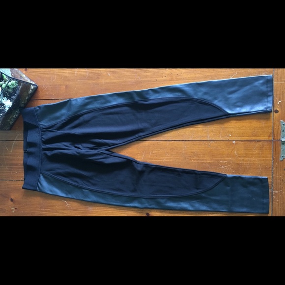 Dynamite Leggings, Size Medium - Picture 1 of 5